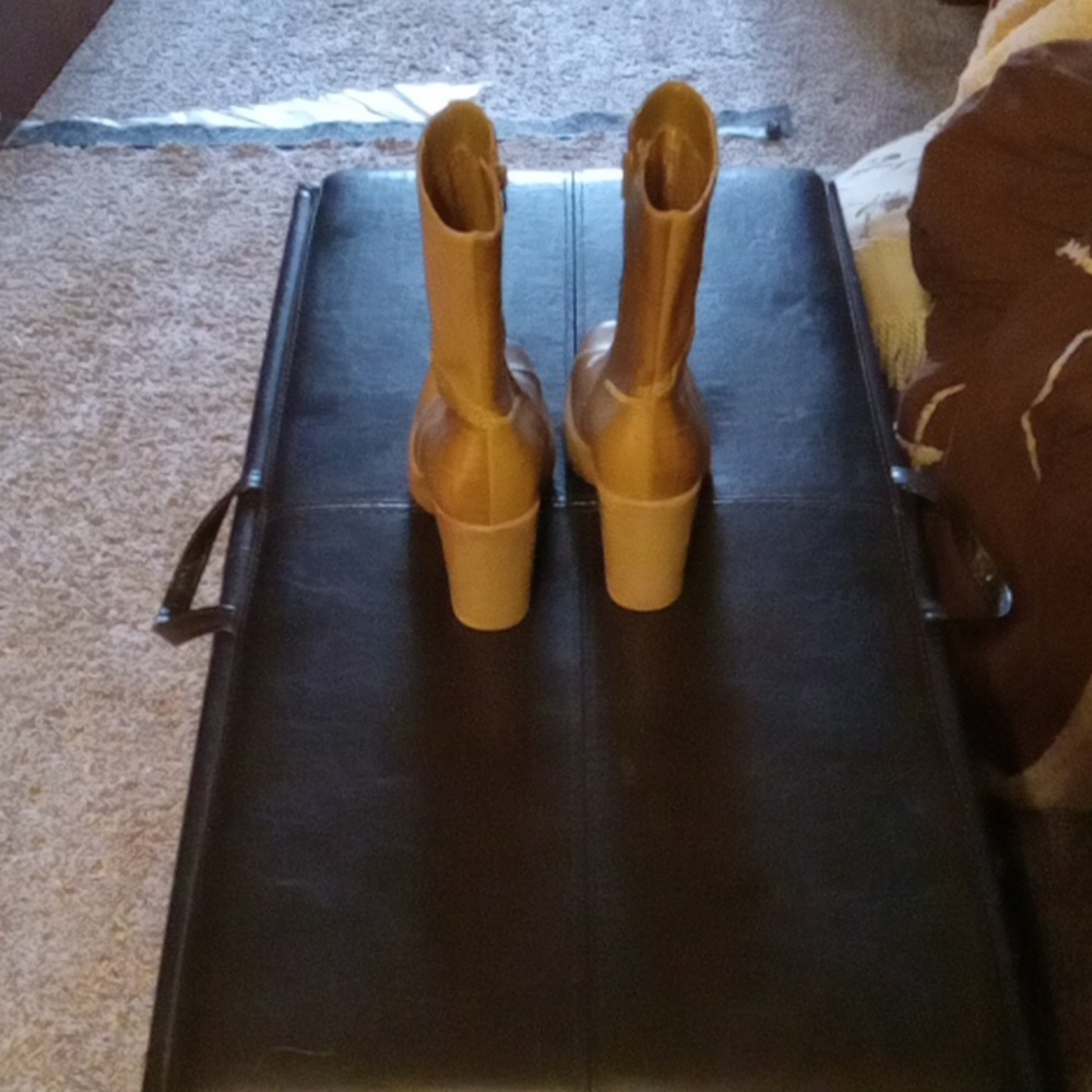Boots - Picture 3 of 3